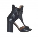 Woman's open highfronted shoe with strap and zipper in black leather heel 8