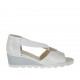 Scarpa aperta da donna in pelle stampata laminata bianca con elastico e anello metallico zeppa 4 - Misure disponibili: 42