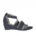 Zapato abierto para mujer con cinturon y estras en nubuk azul cuña 3