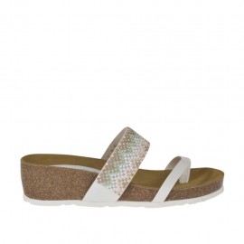 Offene weisse Damenzehenpantolette mit bunten Strasssteinen Keilabsatz 4 - Verfügbare Größen:  42