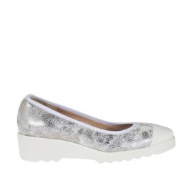 Damenpump aus weissem Lackleder und silberlaminiertem gedrucktem Leder Keilabsatz 4 - Verfügbare Größen:  42