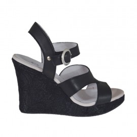 Sandale pour femmes en cuir et dentelle noir avec courroie, plateforme et talon compensé 9 - Pointures disponibles:  42