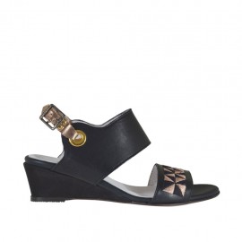 Sandale pour femmes en cuir noir et lamé cuivre avec broderie talon compensé 3 - Pointures disponibles:  43