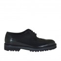 Zapato derby con cordones y decoraciones Brogue para hombre en piel y piel cepillada negra