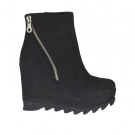 Stivaletto da donna con cerniera esterna e plateau in nabuk nero zeppa 9 - Misure disponibili: 42, 43