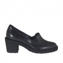 Woman's highfronted shoe with elastic bands and studs in black leather heel 6