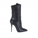 Woman's pointy ankle boot with inner zipper in black leather heel 10