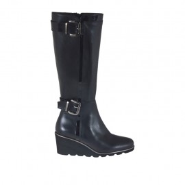 Stivale da donna con cerniera e fibbie in pelle e vernice nera zeppa 6 - Misure disponibili: 42