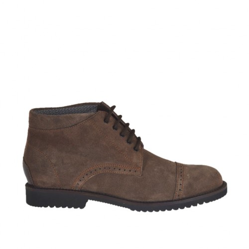 Knöchelhoher sportlicher Herrenschuh mit Schnürsenkeln und Kappe aus brauem Wildleder - Verfügbare Größen:  46, 47