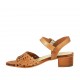 Sandale pour femmes avec courroie en cuir perforé brun clair talon 3 - Pointures disponibles:  43