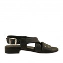 Sandalia para mujer con tachuelas en piel negra tacon 2