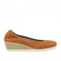 Woman's pump in tan leather wedge heel 4