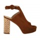 Sandalia para mujer en gamuza color tabaco con cinturon al tobillo, plataforma y tacon 9 en corcho imprimido - Tallas disponibles:  31, 34, 42
