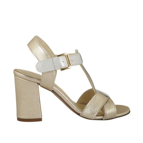Sandalia para mujer con cinturon en piel plateada y gamuza imprimida gris tacon 7 - Tallas disponibles:  32, 33