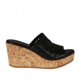 Offene Damenpantoletten aus schwarzem perforiertem Leder mit Plateau und Keilabsatz 7 - Verfügbare Größen:  43