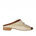 Sabot da donna in pelle beige tacco 2