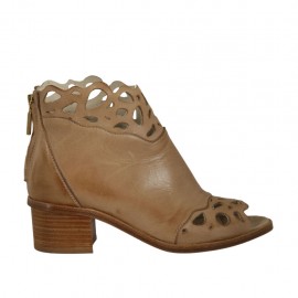 Chaussure ouverte pour femmes avec fermeture eclair en cuir perforé beige talon 4 - Pointures disponibles:  42, 43, 46