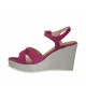 Sandalia para mujer en nubuk fucsia y tejido laminado plateado con cinturon, plataforma y cuña 8 - Tallas disponibles:  31