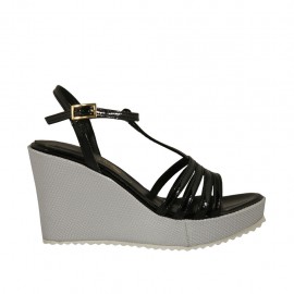 Sandalia para mujer en charol negro y tejido laminado plateado con cinturon salomé, plataforma y cuña 8 - Tallas disponibles:  33, 34