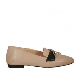 Mocassino da donna in pelle rosa e nera con fiocco e tallone pieghevole tacco 1 - Misure disponibili: 45