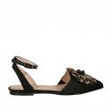 Zapato destalonado para mujer en tela a rayas y piel negra con flor en piel negra y gris y cinturon tacon 1