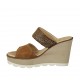 Sabot aperto da donna con elastico laterale in camoscio tabacco e perle cilindriche color bronzo zeppa 9 - Misure disponibili: 42