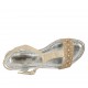 Sandalo da donna con cinturino charleston, strass e perle in camoscio beige e laminato platino tacco 2 - Misure disponibili: 42, 43, 44