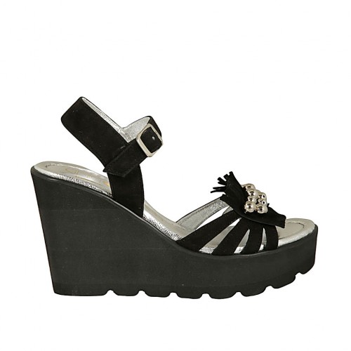 Sandalo da donna con cinturino, frangia e perle in camoscio nero zeppa 9 - Misure disponibili: 42, 44