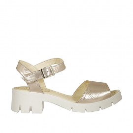 Sandalo da donna con cinturino in pelle laminata rosa cipria tacco 5 - Misure disponibili: 44, 45