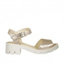 Woman's strap sandal in powder rose laminated leather heel 5