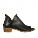 Zapato abierto en punta cerrado hasta el cuello para mujer con cremallera en piel negra tacon 4