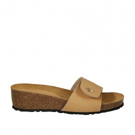 Sabot aperto da donna in pelle beige con bottone, velcro e zeppa 4 - Misure disponibili: 42, 43, 44