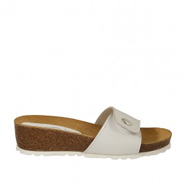Sabot da donna in pelle bianca con bottone, velcro e zeppa 4 - Misure disponibili: 42, 43, 44
