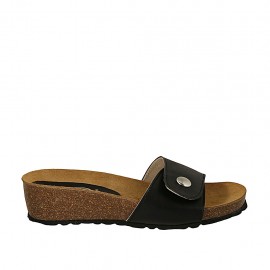 Sabot da donna in pelle nera con bottone, velcro e zeppa 4 - Misure disponibili: 42, 43, 44
