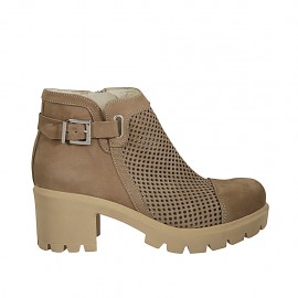 Stivaletto da donna con cerniera e fibbia in nabuk e nabuk forato taupe tacco 6 - Misure disponibili: 44