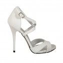 Zapato abierto para mujer con cinturon cruzado y plataforma en piel blanca tacon 11