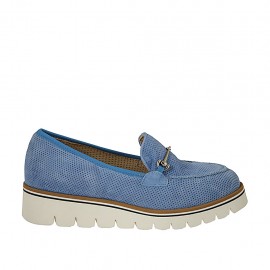 Mocassino da donna con accessorio e plantare estraibile in camoscio forato azzurro zeppa 3 - Misure disponibili: 34, 45