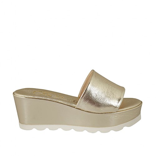 Mule ouvert pour femmes en cuir verni lamé platine talon compensé 6 - Pointures disponibles:  43