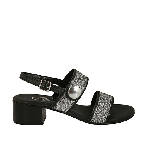 Sandalo da donna con cinturino, fasce e bottone di tessuto laminato argento e pelle nera tacco 4 - Misure disponibili: 42, 43, 45, 46