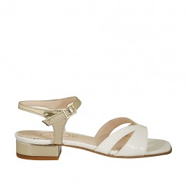 Sandalo da donna con cinturino in pelle bianca e vernice oro tacco 2 - Misure disponibili: 32, 43, 44