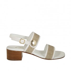 Sandalia para mujer con cinturon, bandas y boton en tela laminada platino y piel blanca con tacon 4 - Tallas disponibles:  44