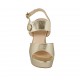 Sandalo da donna con bottone e plateau in vernice oro tacco 10 - Misure disponibili: 32, 33, 43