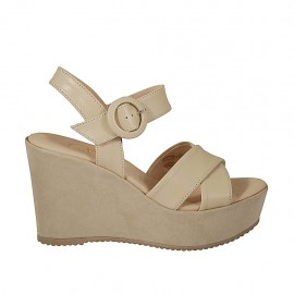 Sandale pour femmes en cuir et daim beige avec courroie, plateforme et talon compensé 9 - Pointures disponibles:  42, 43, 44