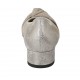 Decolté da donna con fiocco e borchie in camoscio taupe e pelle stampata laminata argento tacco 3 - Misure disponibili: 34