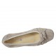 Zapato de salon con moño y tachuelas en daim gris pardo y piel laminada estampada plateada tacon 3 - Tallas disponibles:  34