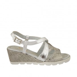 Sandale pour femmes avec courroie croisé en daim imprimé et cuir lamé argent talon compensé 5 - Pointures disponibles:  42