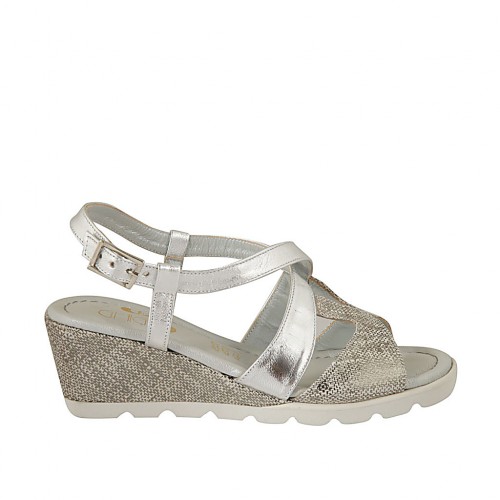 Sandalo da donna con cinturino incrociato in camoscio stampato e pelle laminata argento zeppa 5 - Misure disponibili: 42