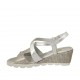 Sandalo da donna con cinturino incrociato in camoscio stampato e pelle laminata argento zeppa 5 - Misure disponibili: 42