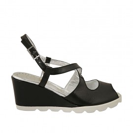 Sandalo da donna con cinturino incrociato in pelle nera zeppa 6 - Misure disponibili: 31