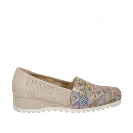 Scarpa accollata da donna con elastici in camoscio forato beige e pelle stampata multicolor zeppa 3 - Misure disponibili: 44
